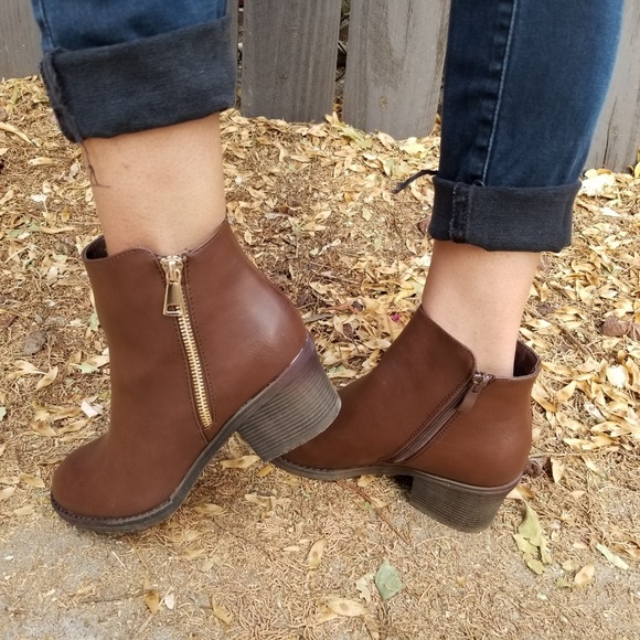 Brown Vegan Ankle Booties Boots W/ Gold Zipp - Picture 3 of 8